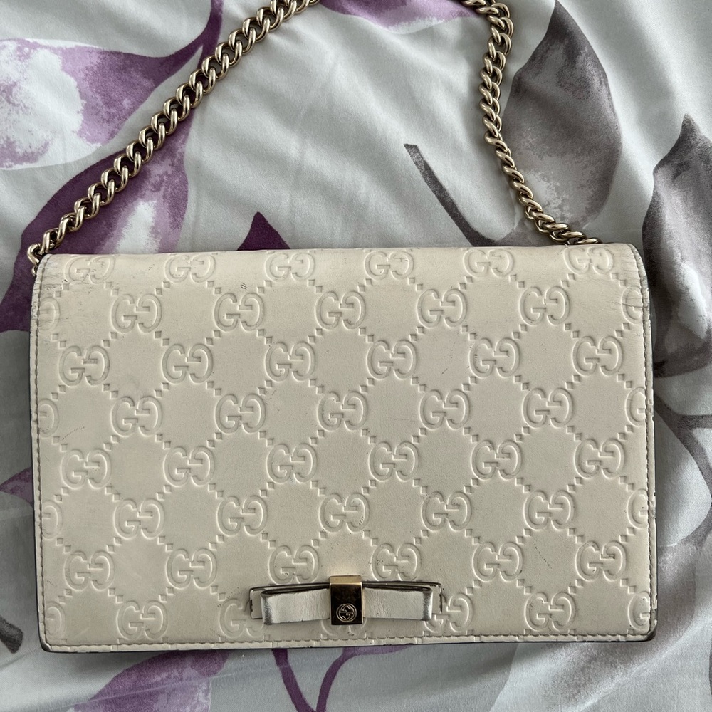 Gucci Guccissima wallet on chain